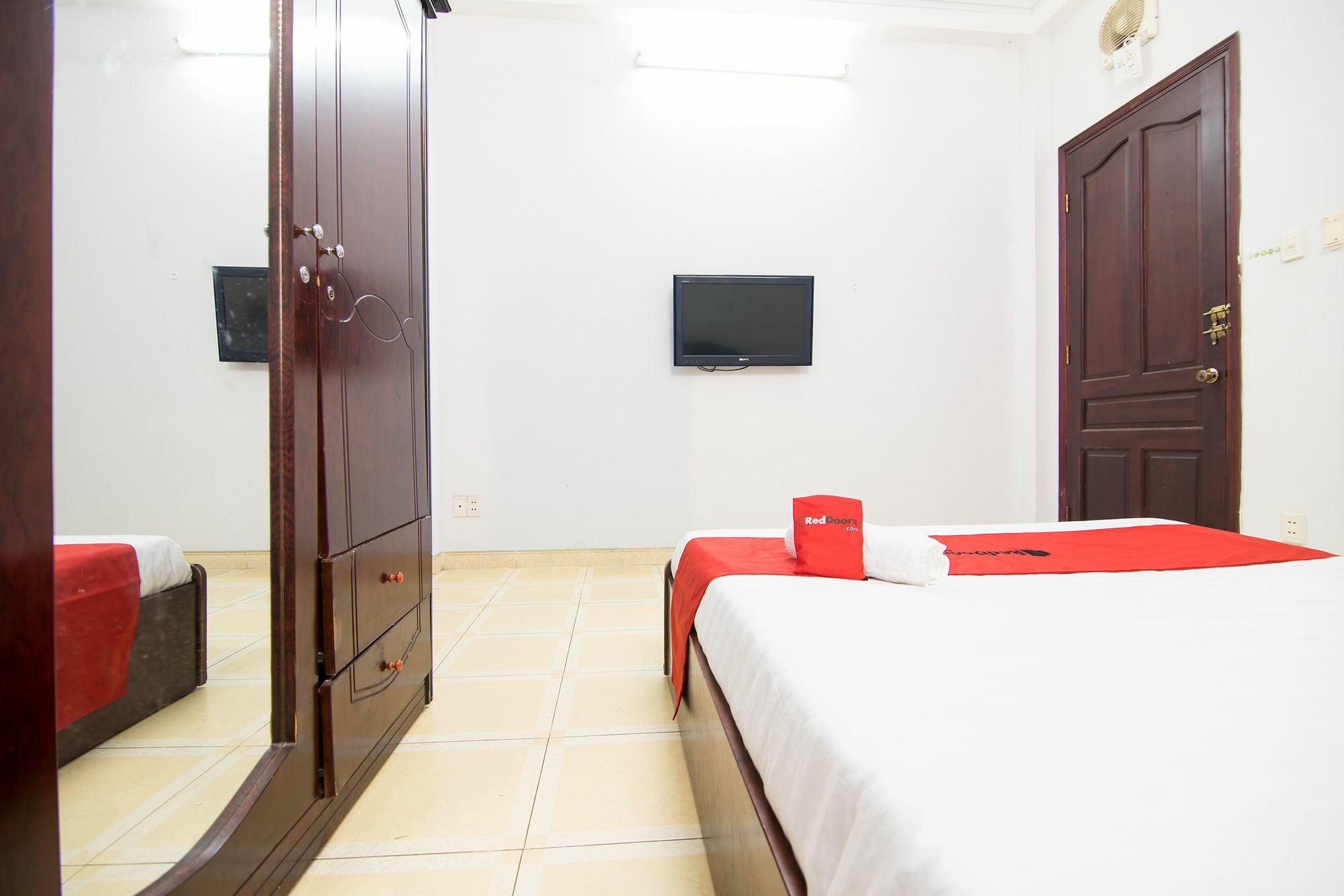 胡志明市 Reddoorz Near Pico Plaza Cong Hoa酒店 外观 照片